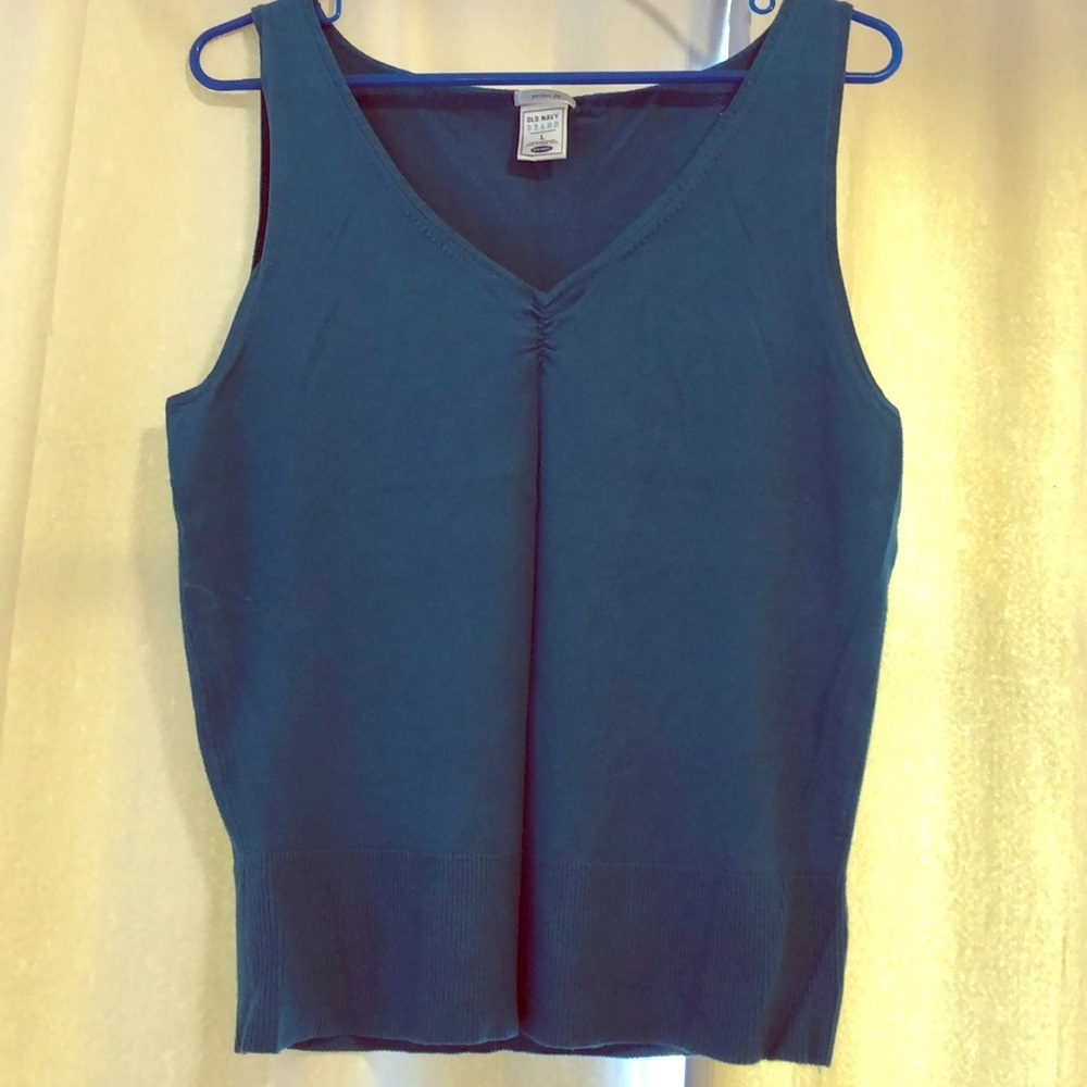 🎉 4 for $20 Old Navy Sweater Tank